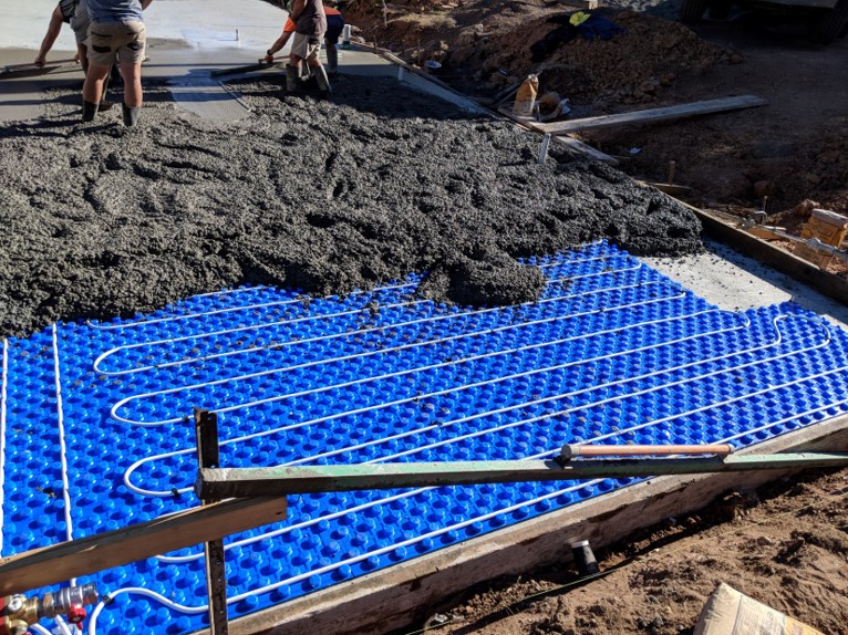 Hydrosol image showing a structural slab on ground with 100mm finishing screed laid over PEX hydronic circuits on polystyrene insulation panels and polished for the finished floor.