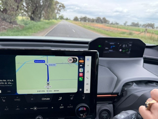 Image of direction arrow visible at 2 km from a turn